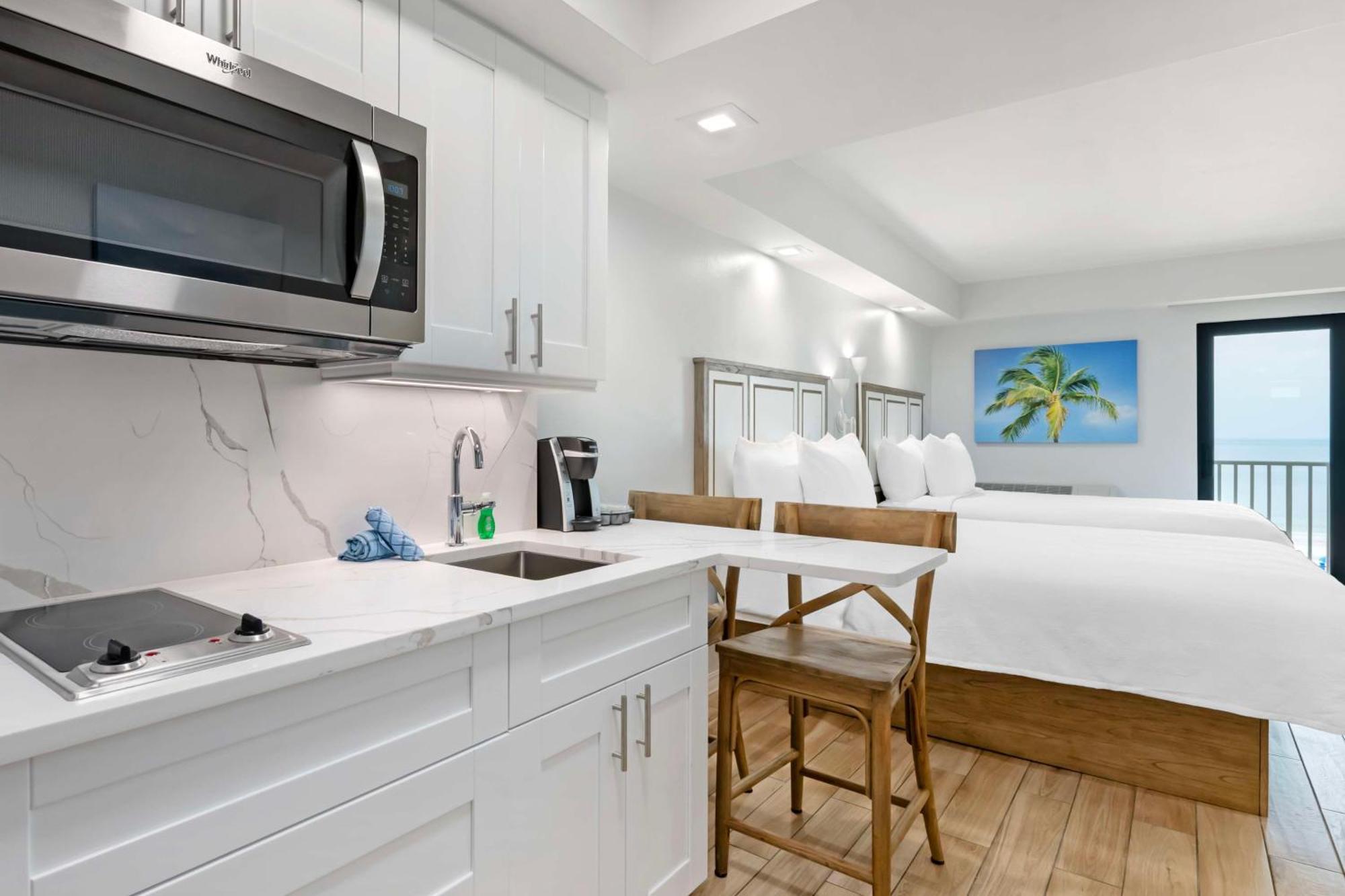Best Western Plus Beach Resort Fort Myers Beach Exterior photo